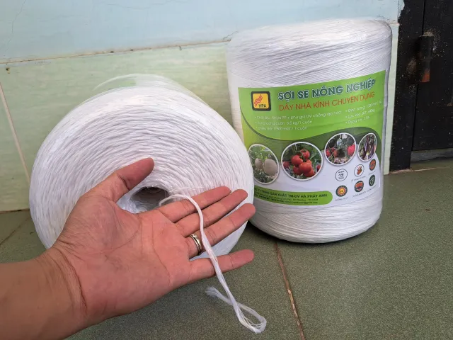 sợi se nông nghiệp, dây nhà kính sử dụng trong nhà màng, nhà kính. dùng treo thân dưa lưới, cà chua, ớt chuông... treo quả dưa lưới, dưa lê ( cuộn 3,5kg dài 3500 mét dây)